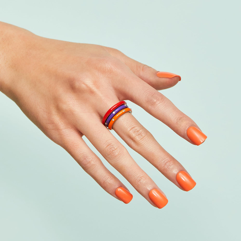 imPRESS close-up of short squoval nails highlighting smooth finish and natural look