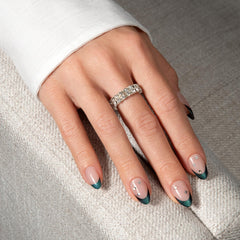 imPRESS side profile showing medium almond shape for natural-length appeal