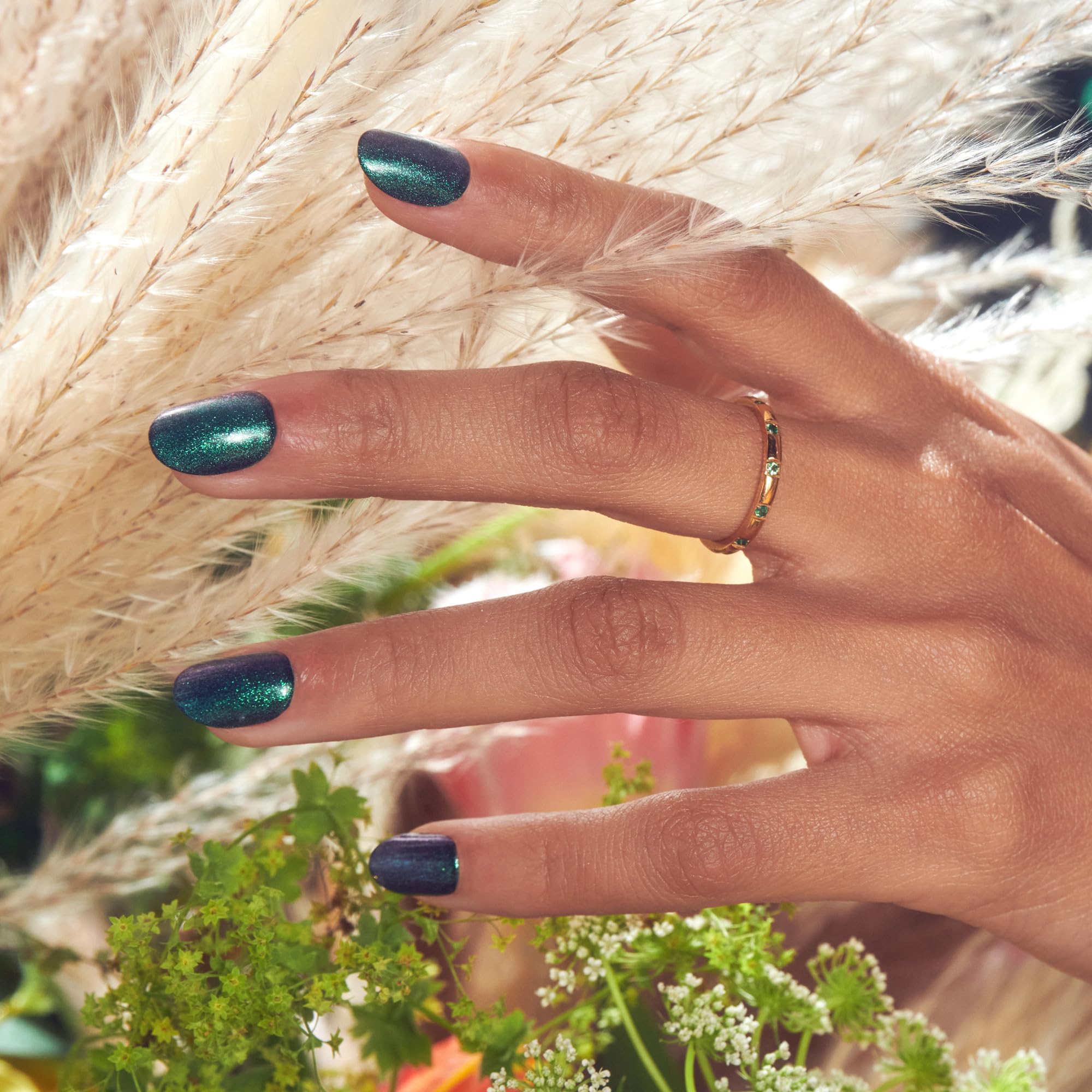 imPRESS lifestyle shot at evening event showing green nails complementing dressy outfits
