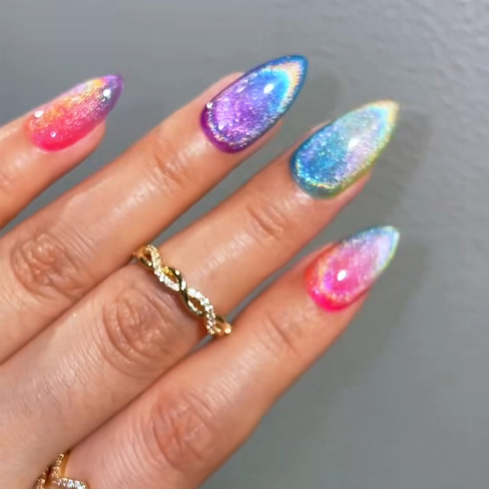 IMRAIN close-up of the ombré glossy glitter finish, vibrant color payoff