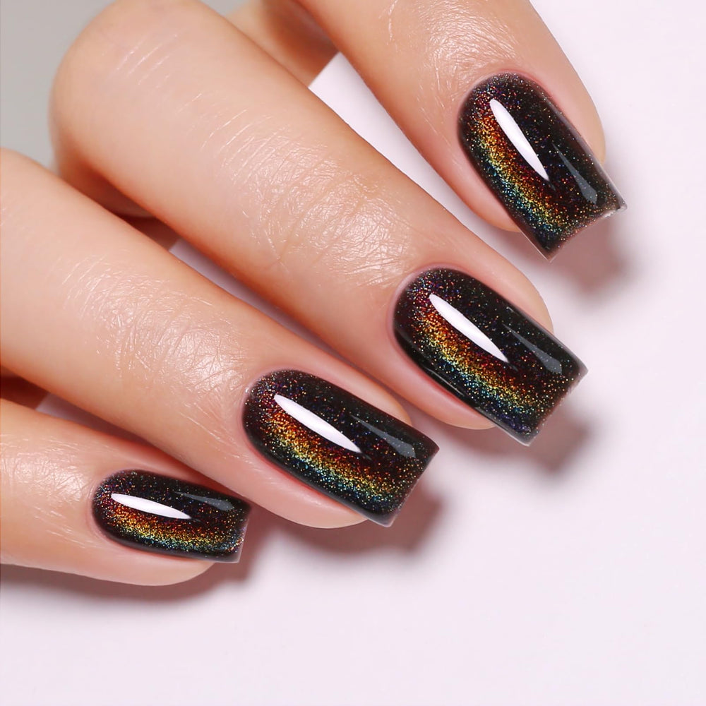 Imtiti magnet held over wet nail showing cat-eye formation for dramatic effect