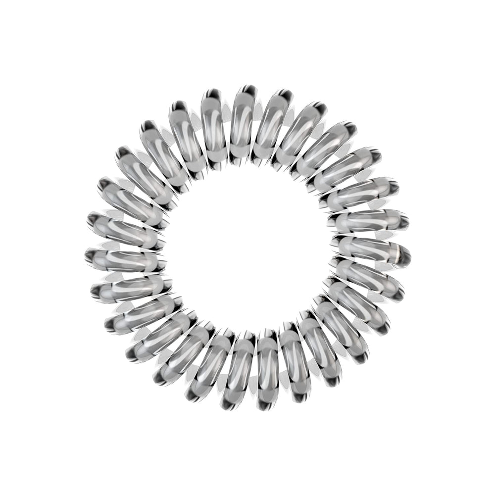 invisibobble in a gym setting illustrating reliable hold for workouts and movement