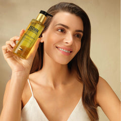 ISDIN pump dispensing cleanser texture demonstrating easy application and controlled use