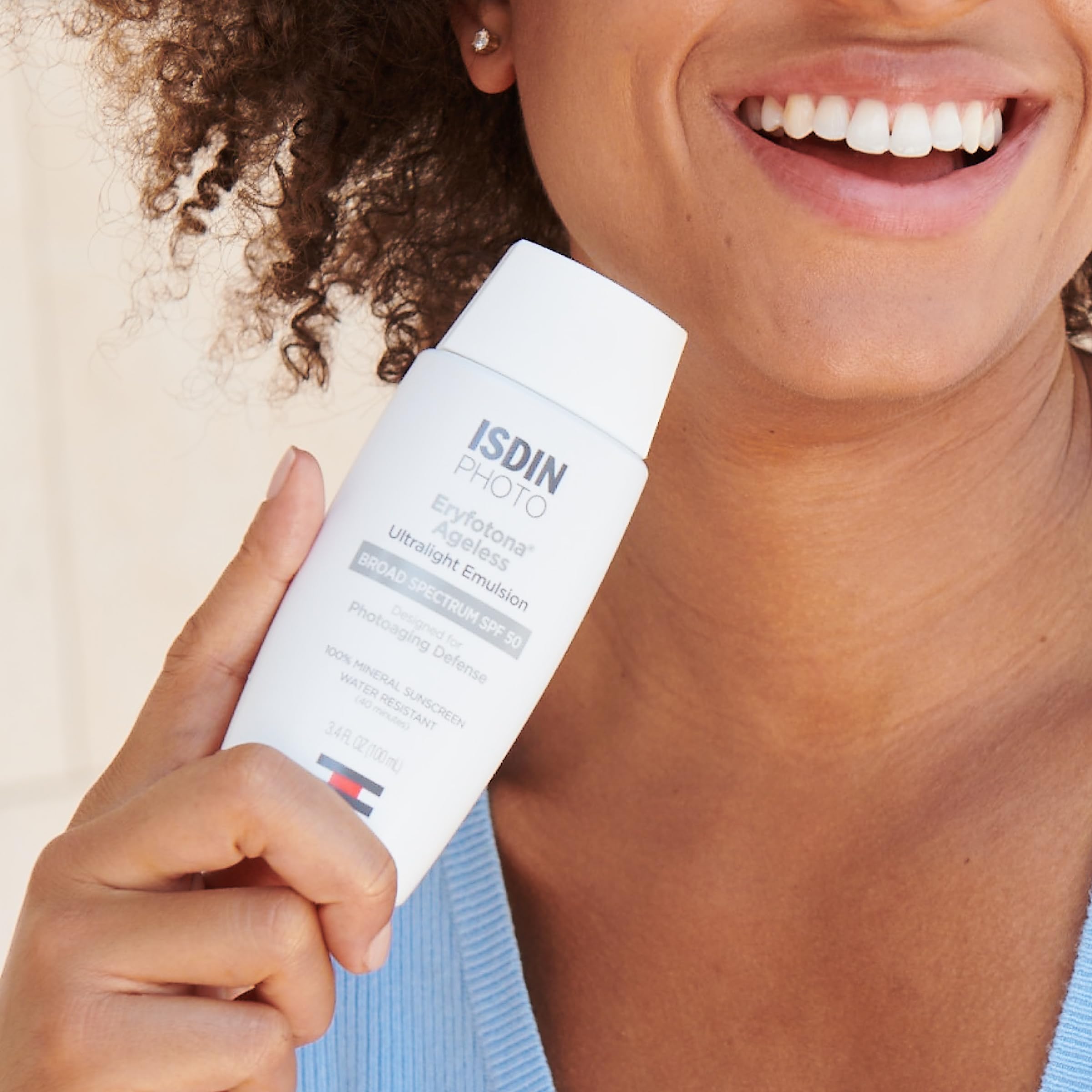 ISDIN Eryfotona Ageless texture close-up illustrating lightweight, fast-absorbing finish