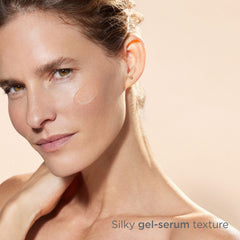 ISDIN Melaclear gel-serum texture closeup illustrating lightweight absorbency