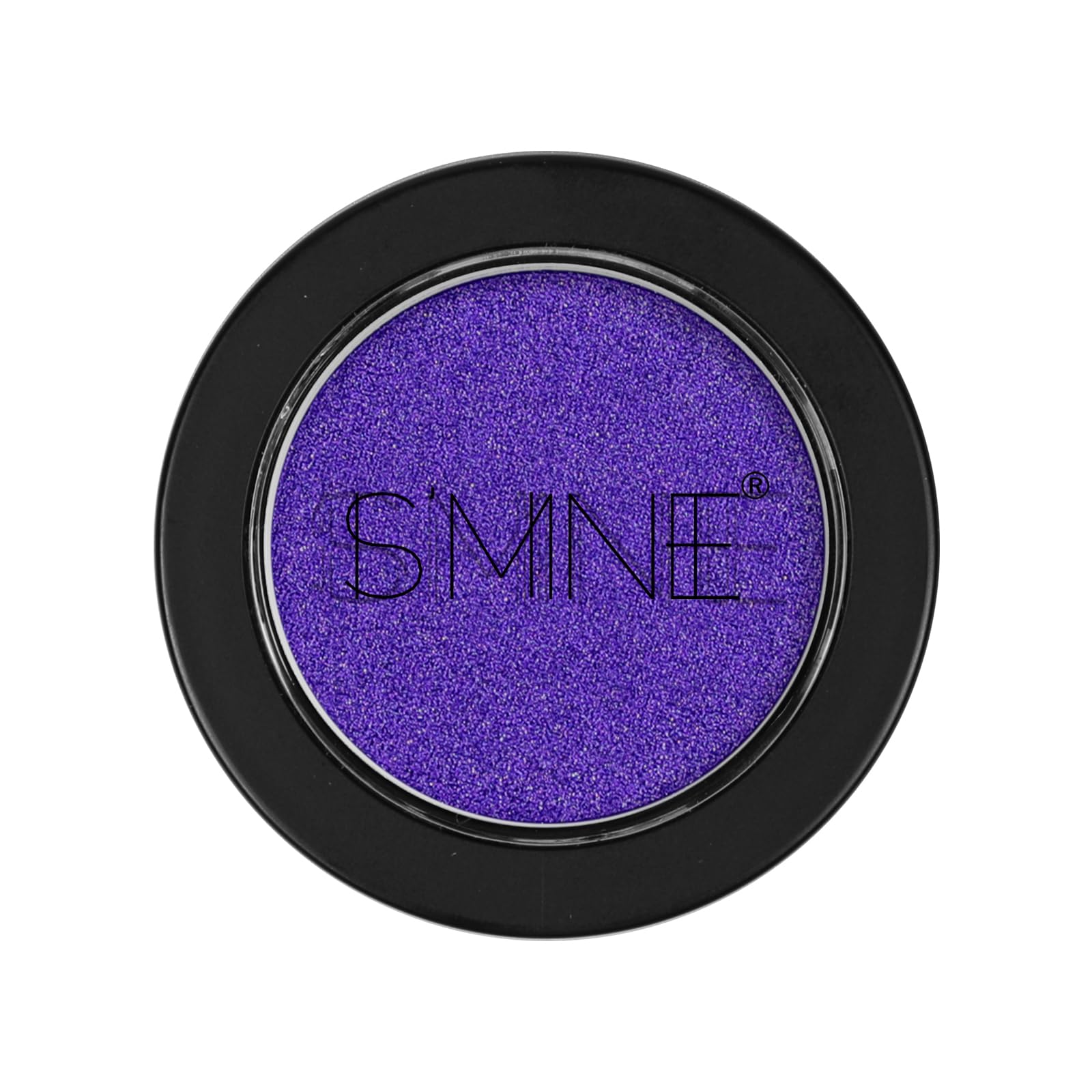 IS'MINE applied on eyelid demonstrating intense color and longwear benefit