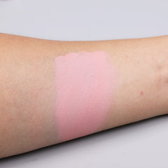 IS'MINE applied on model eye illustrating crease-resistant longwear benefit