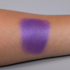 IS'MINE in an evening makeup scene highlighting reflective shimmer for glamorous looks