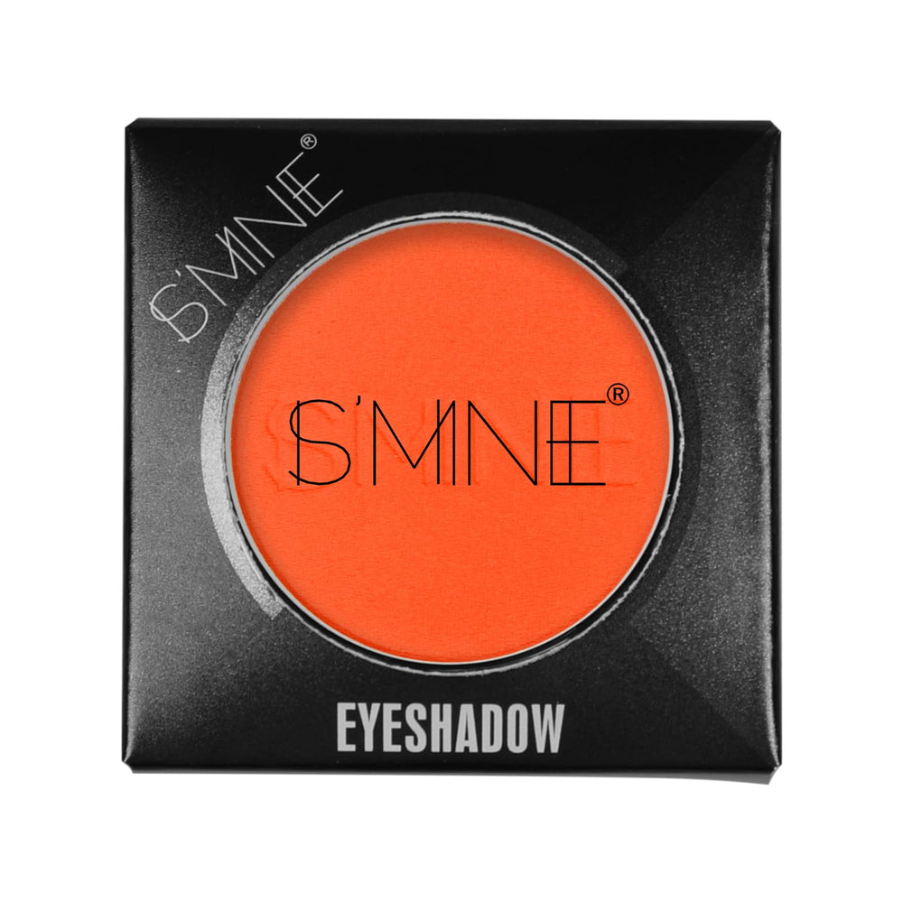 IS'MINE close-up powder texture displaying smooth blendability benefit