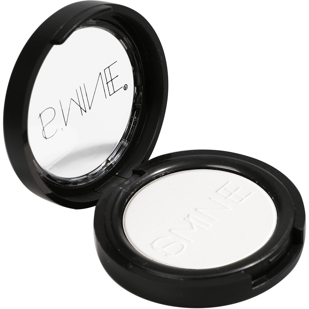 IS'MINE brush picking up powder for precise cut-crease and minimal fallout