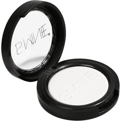 IS'MINE brush picking up powder for precise cut-crease and minimal fallout