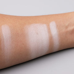 IS'MINE powder on makeup station illustrating professional, versatile use