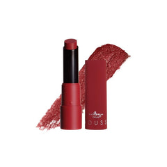 Italia Deluxe applied on lips (Marilyn) demonstrating precise coverage benefit
