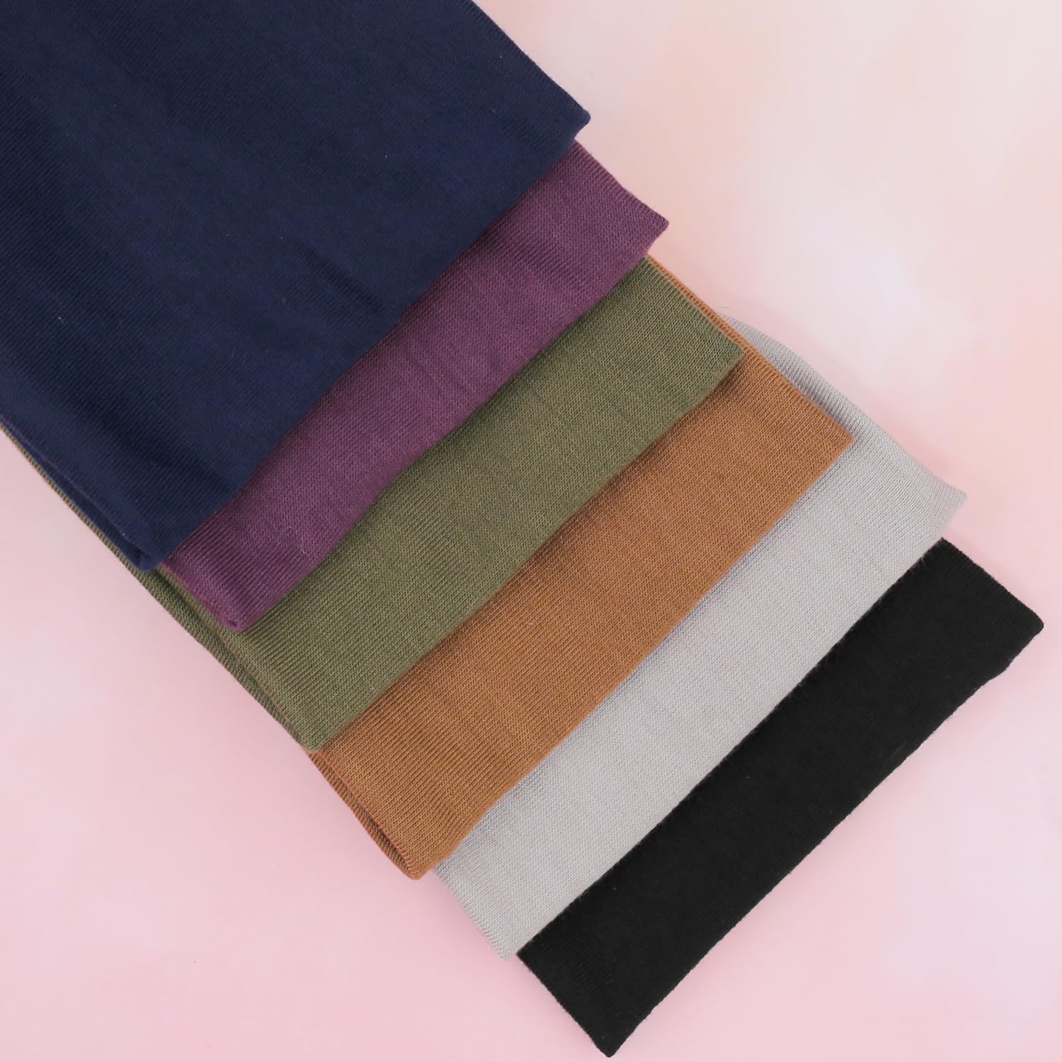 IVARYSS arranged color set worn with casual outfit for versatile styling benefit
