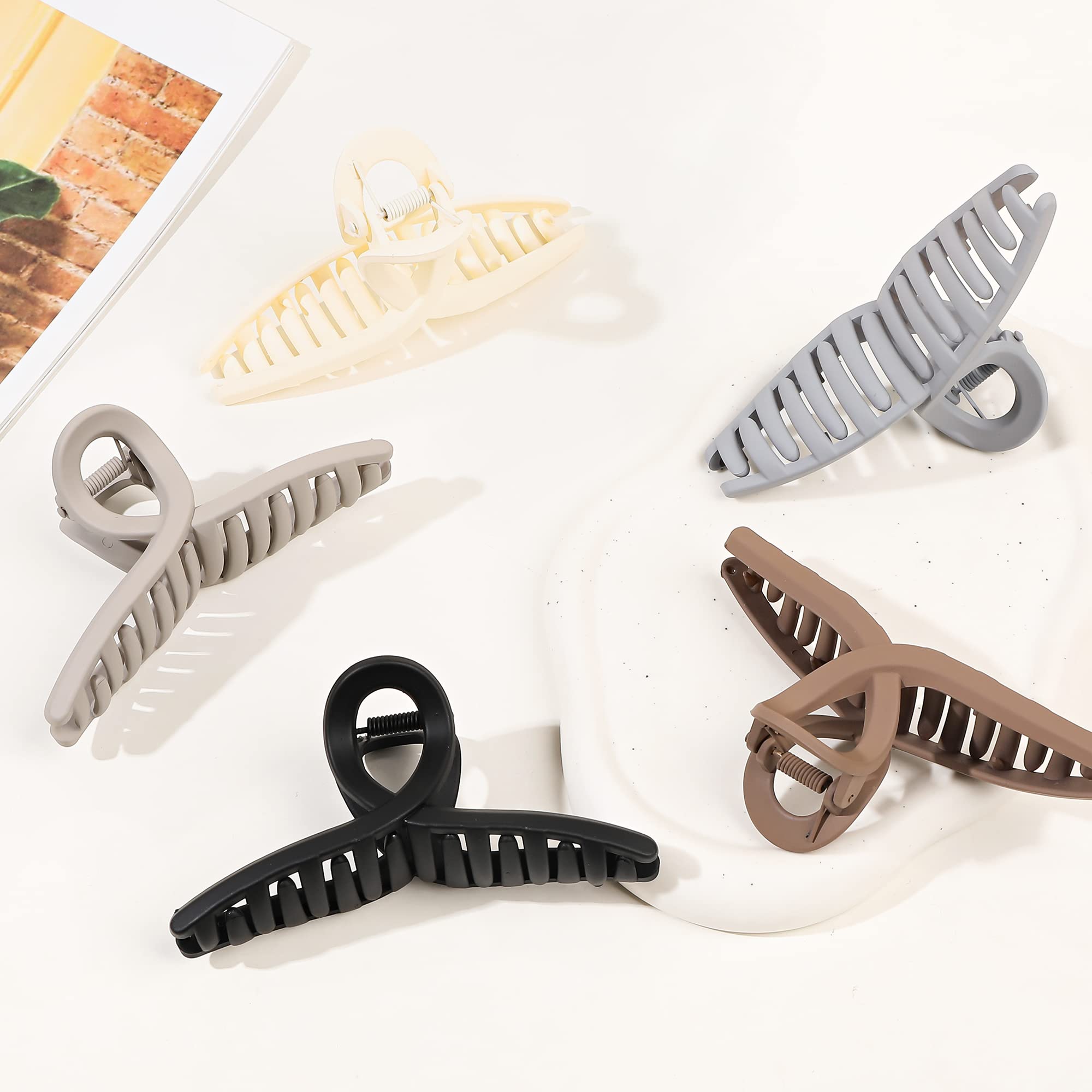 ivyu clip securing half-up hairstyle on wavy hair, elegant everyday look