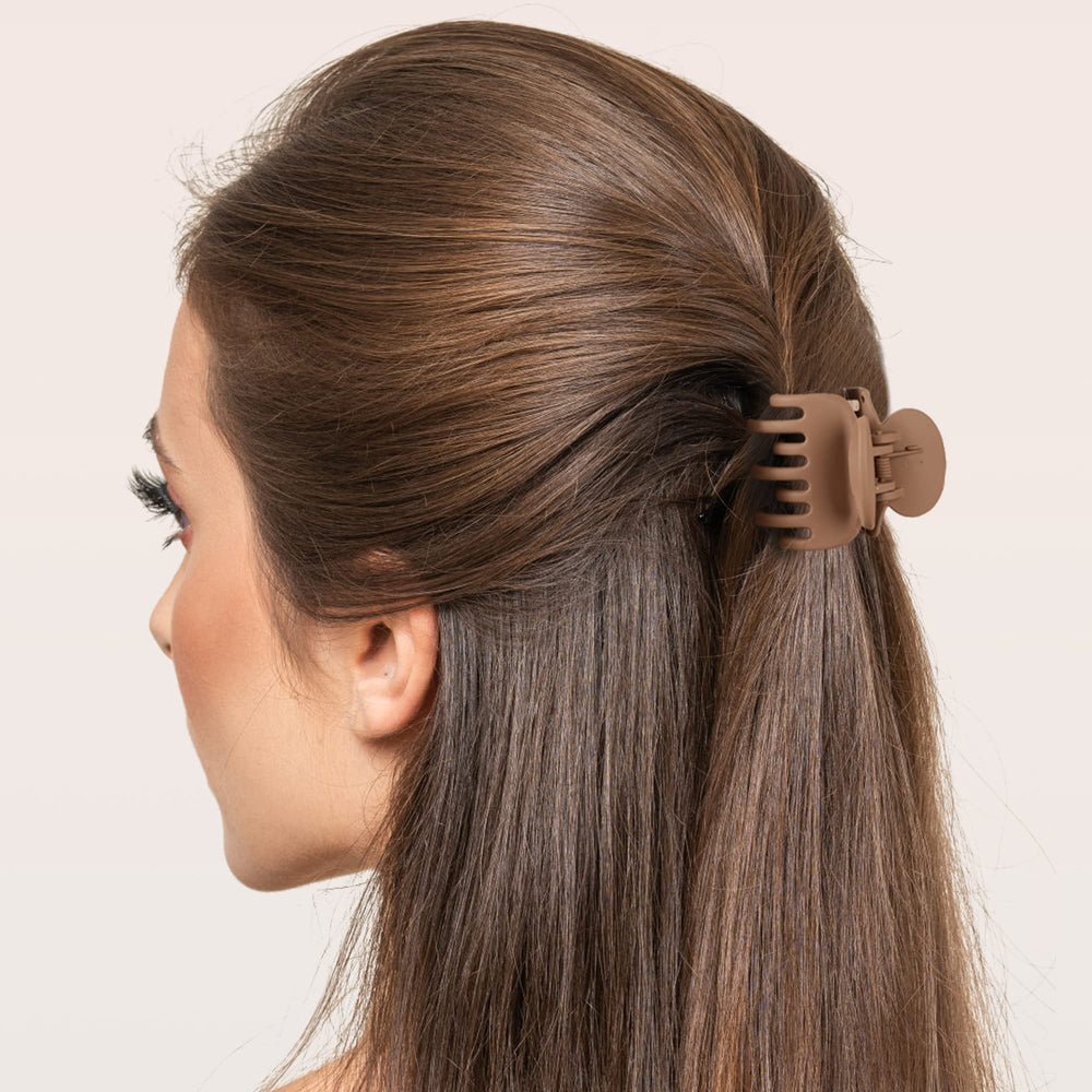 Ivyu clip holding a half-up short hairstyle, quick styling benefit