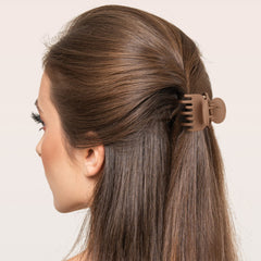 Ivyu clip holding a half-up short hairstyle, quick styling benefit