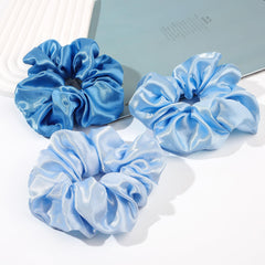 Ivyu scrunchie in a high ponytail demonstrating strong all-day grip