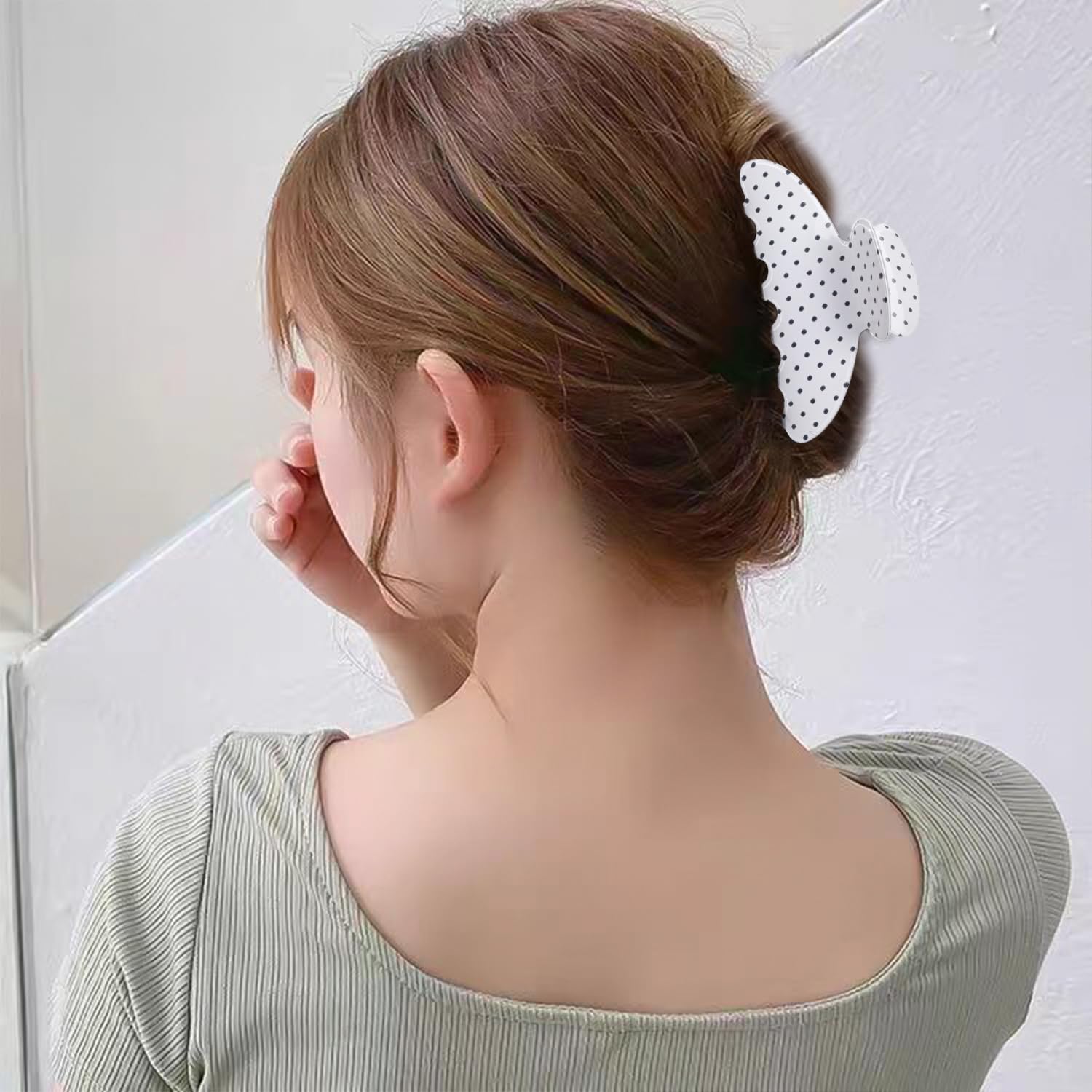 Ivyu clip worn in hair demonstrating non-slip hold and effortless styling