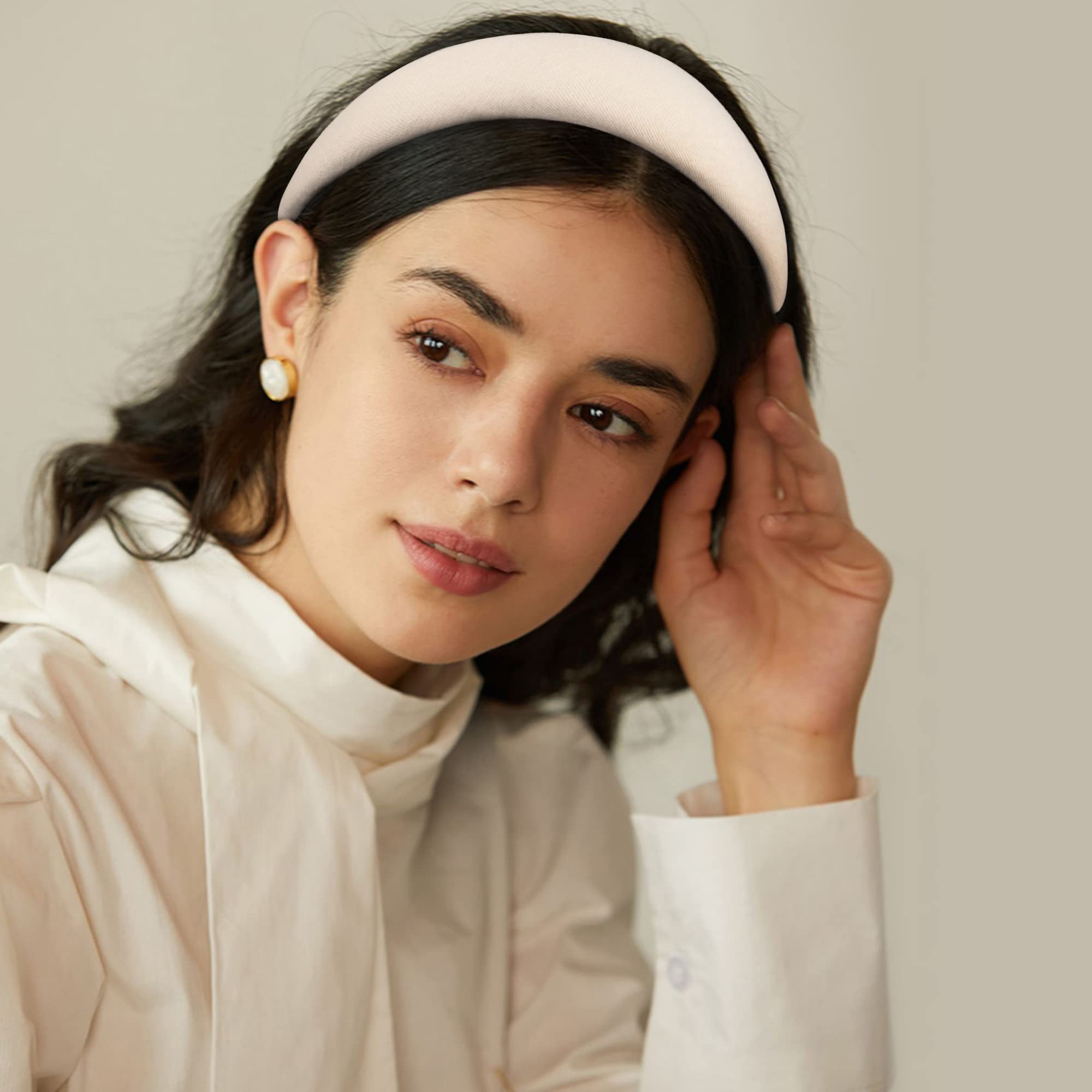 Ivyu headband beside ruler showing compact size and travel-friendly dimensions