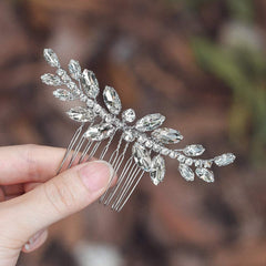 JAKAWIN front view of silver rhinestone hair comb showing elegant design and sparkle