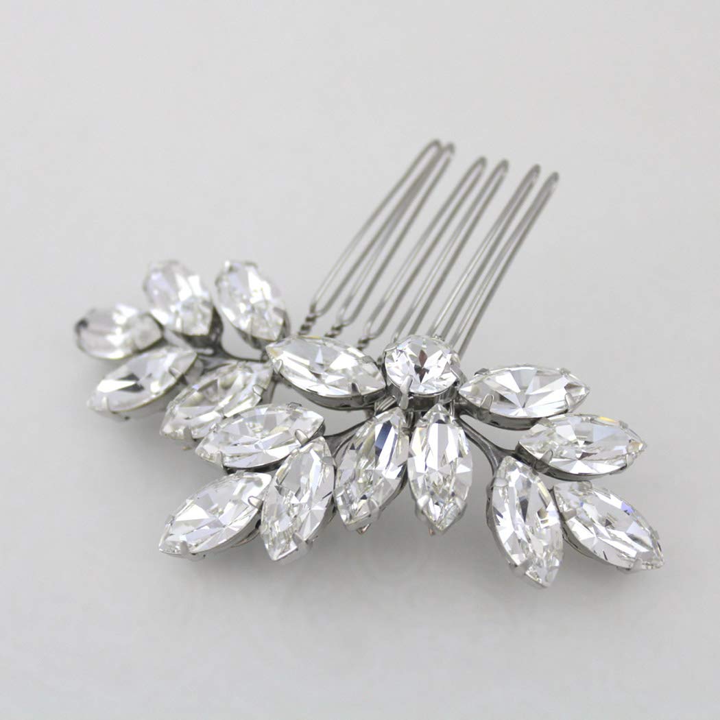 JAKAWIN hair comb worn in bride updo adding photogenic sparkle