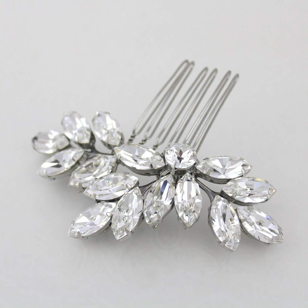 JAKAWIN hair comb worn in bride updo adding photogenic sparkle
