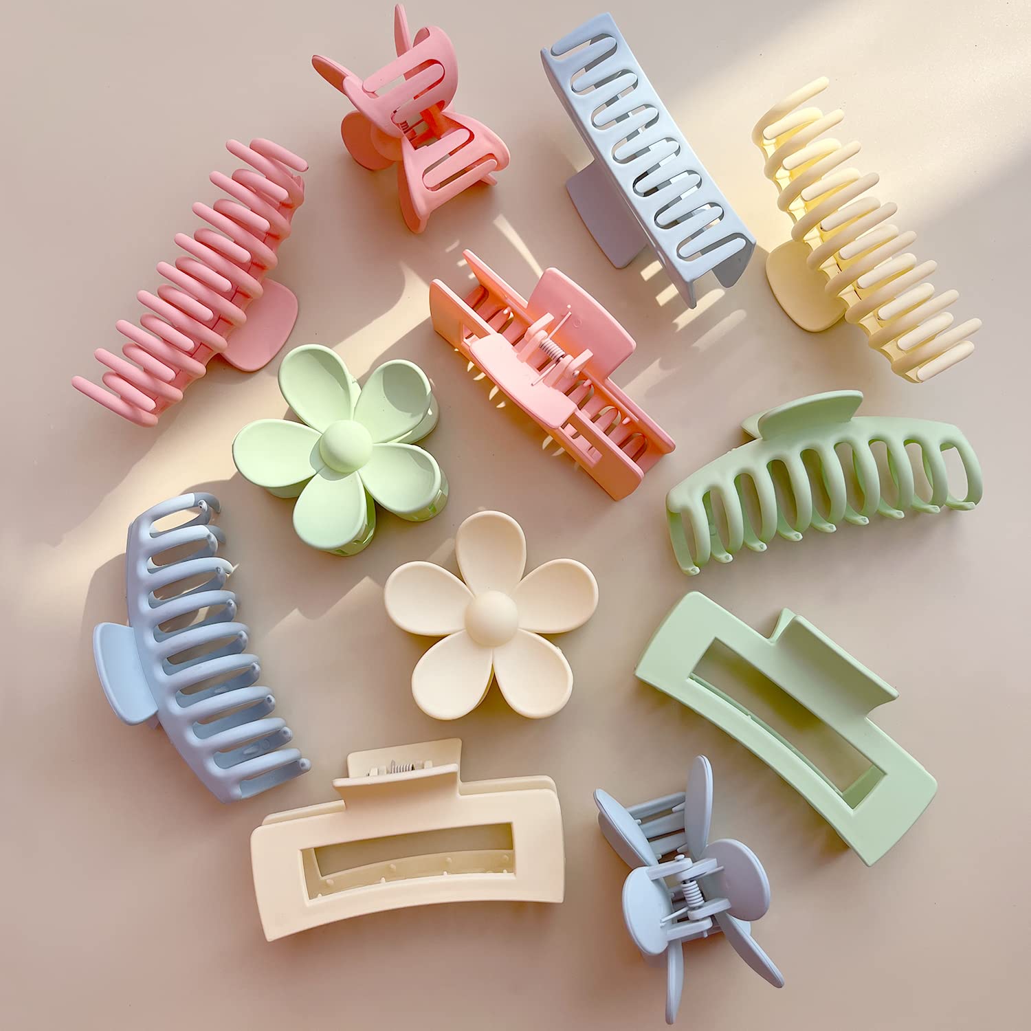 JANFUN clip used during makeup routine to keep hair back, convenient and practical