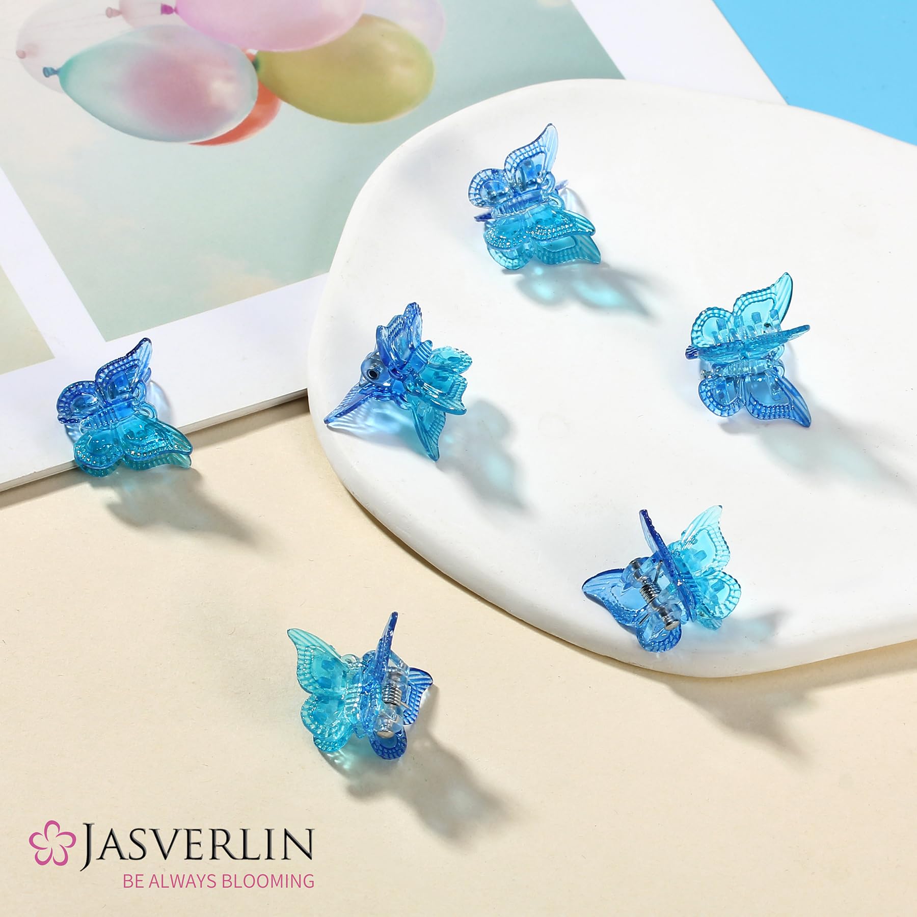 JASVERLIN clip held in hand showing compact size and travel-friendly benefit