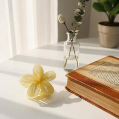 Jinshining smooth plastic finish reducing snags and protecting hair