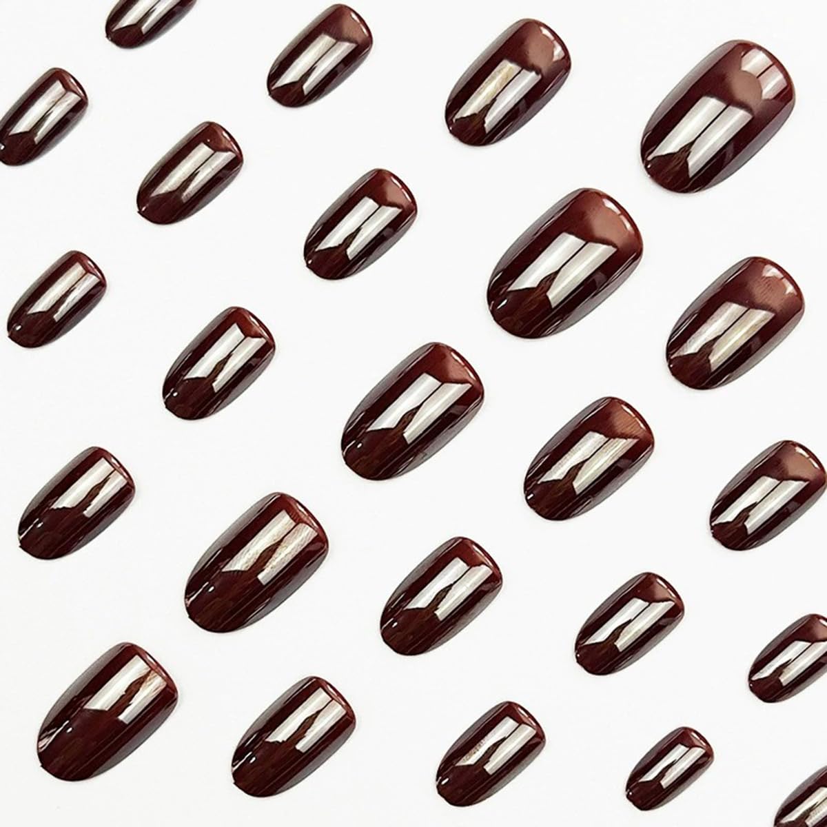 juggssa close-up of nail surface revealing smooth gel-like shine and refined decorative detail