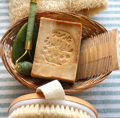 JUSIZA soap resting on draining dish, shows longevity and quick drying