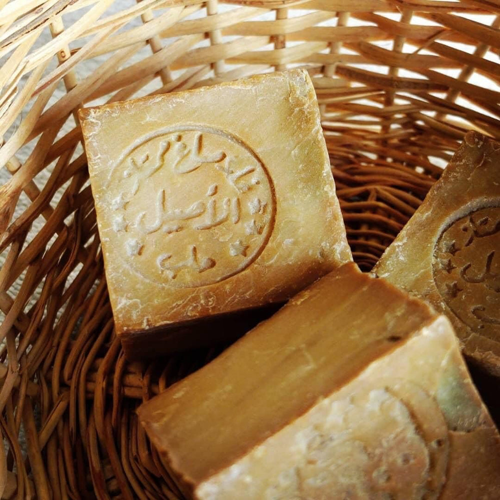 JUSIZA bar with natural olives lifestyle image highlighting plant-based ingredients benefit