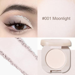 Jutqut Moonlight texture close-up revealing ultra-fine powder for smooth blending benefit