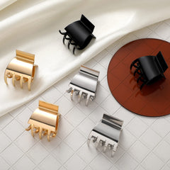 Kacctyen clips stored in a cosmetic bag showing travel-friendly organization