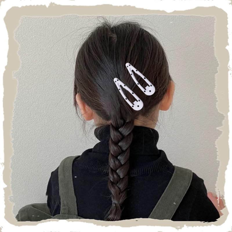 Kefley model wearing clips outdoors conveying cute aesthetic and everyday style benefit