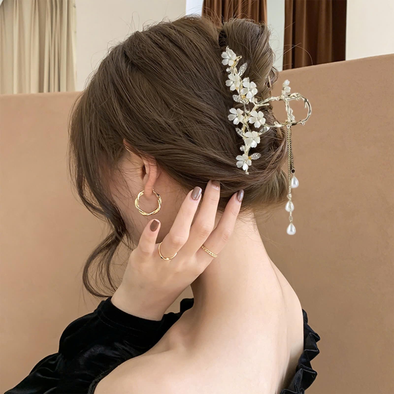 Kemmintvn sturdy clasp mechanism close-up for secure hair hold