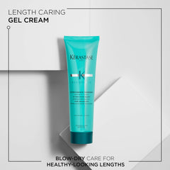 KÉRASTASE cream on palm and texture close-up offering lightweight smoothing
