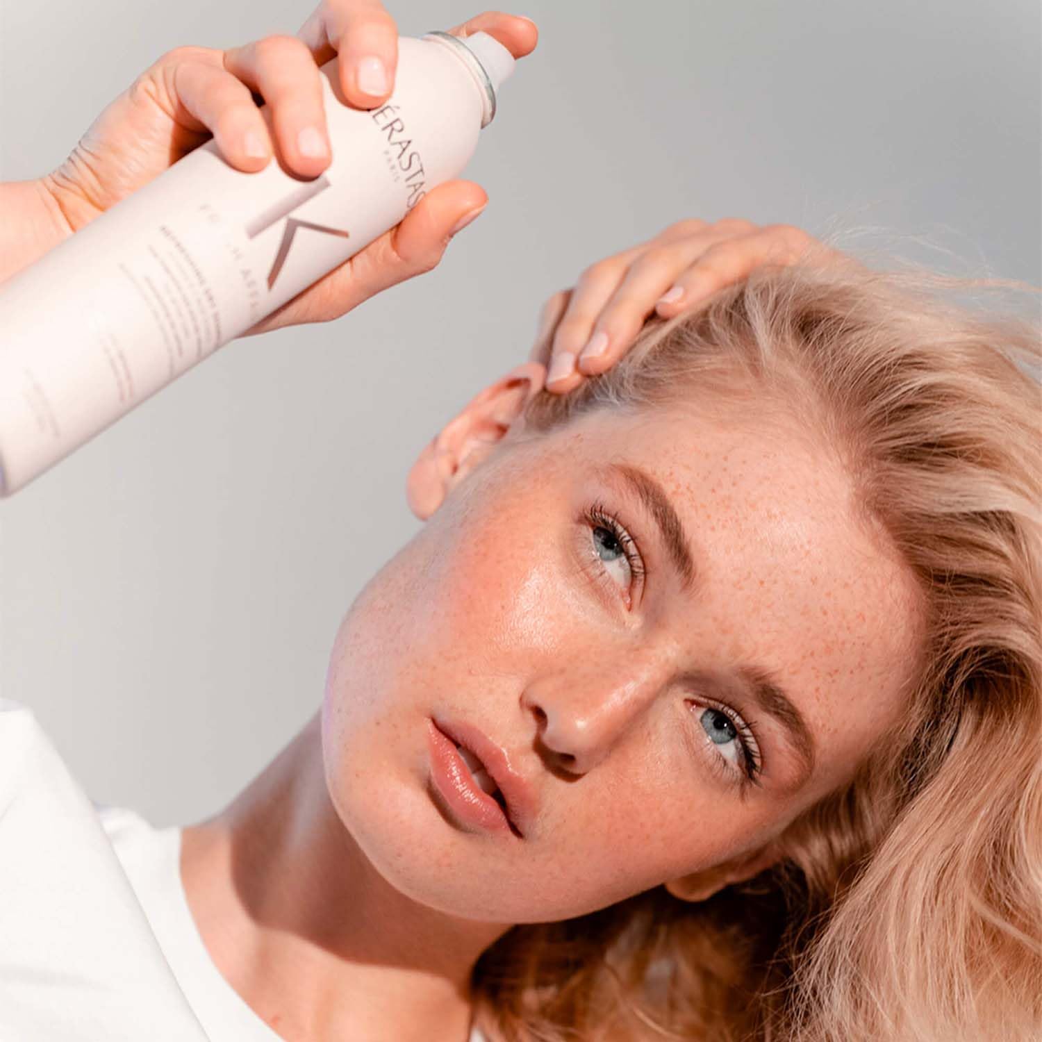 KÉRASTASE in bathroom setting showing everyday use and salon-quality refresh benefit