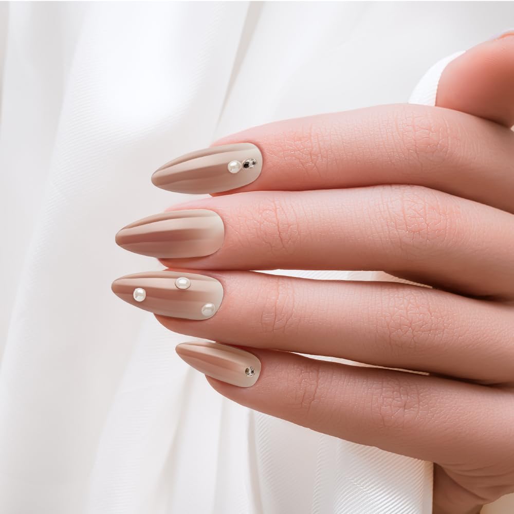 KISS close-up of nail curvature and finish offering a natural-looking fit