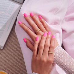 KISS close-up finish of nail surface highlighting smooth shine and color