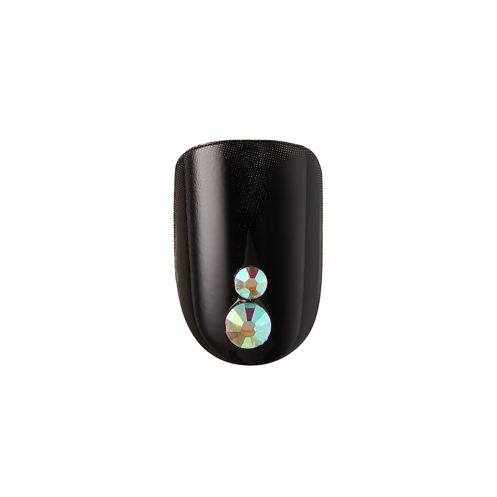 KISS Lavish size comparison chart showing multiple nail sizes for a customized fit benefit
