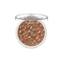 KISS New York bronzer applied on cheek, demonstrates natural sun-kissed warmth