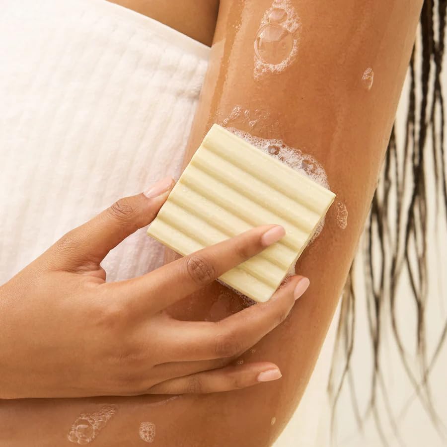 Kitsch label close-up highlighting rice protein, niacinamide, and oat peptides