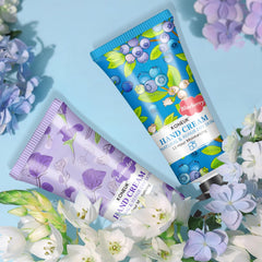 KONEUK hand applying cream to demonstrate fast moisturizing benefit