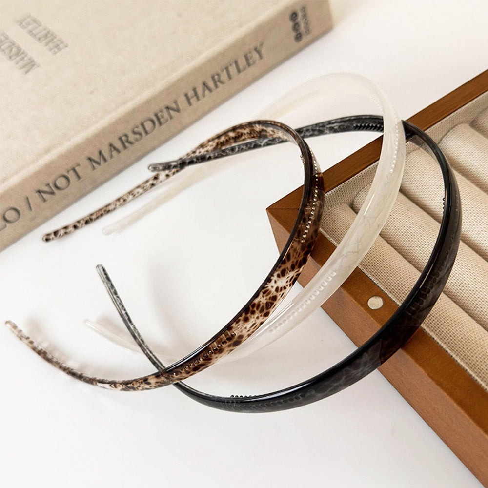KOVOLITU leopard-pattern texture close view adding fashionable accent