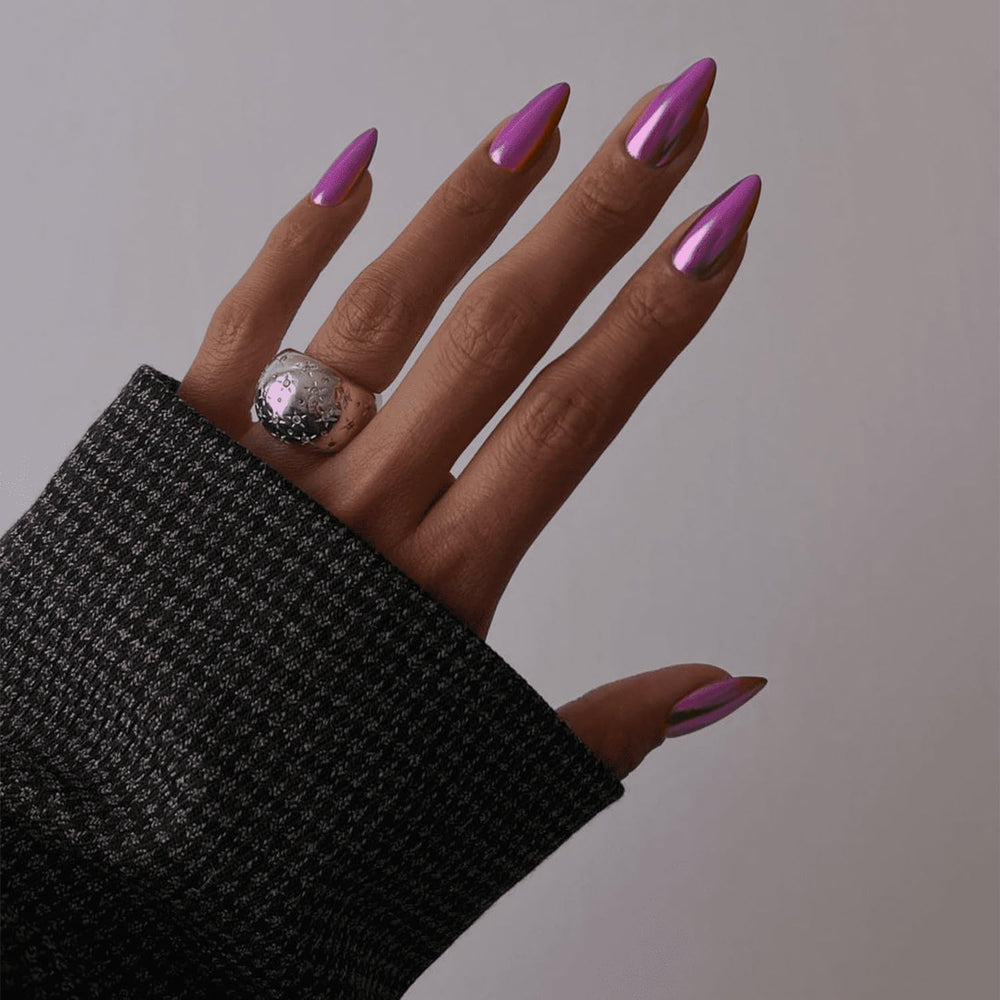 KQueenest bling accent nail close-up showing sparkle and elegant detail
