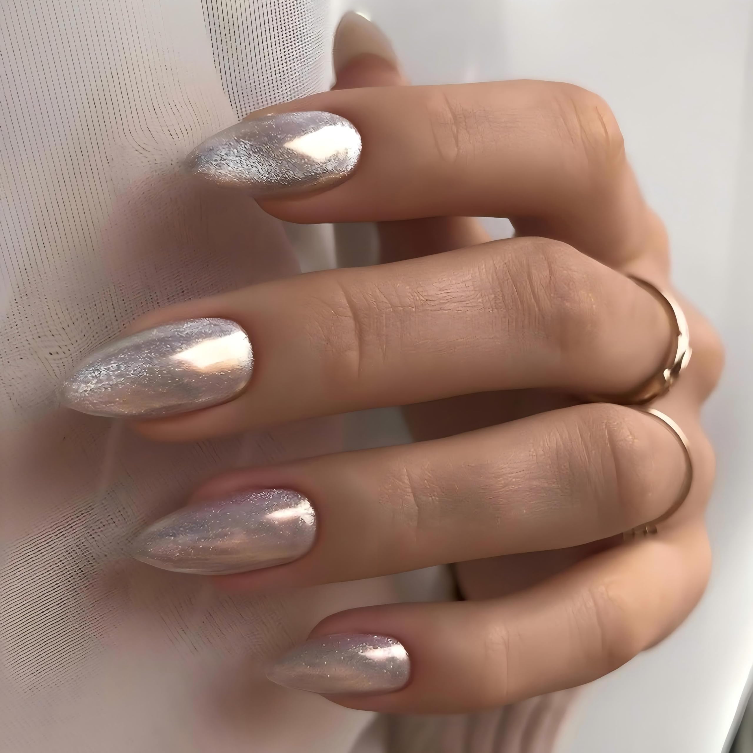 KQueenest close-up of cat eye shimmer showing dynamic chrome reflection