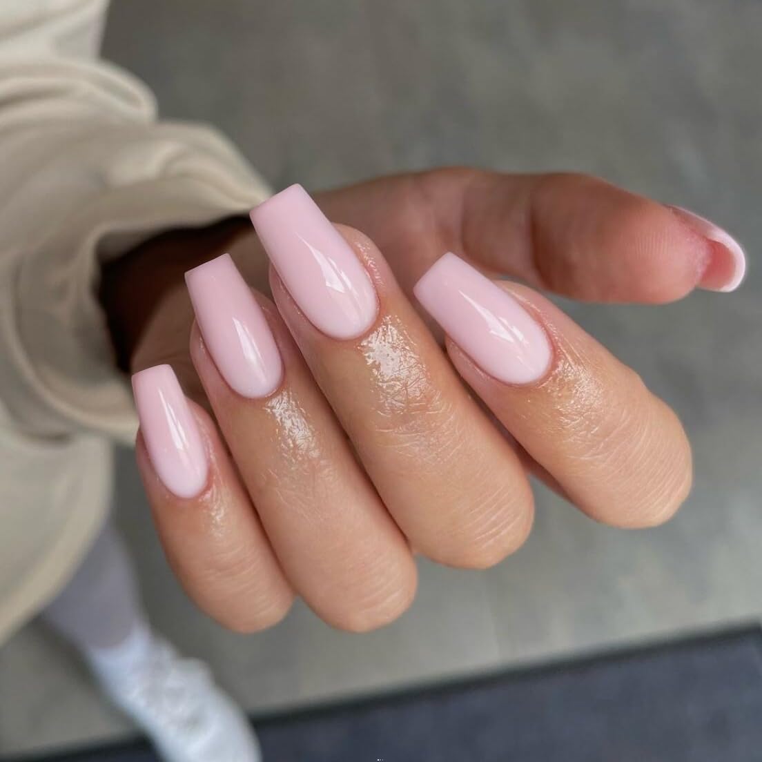 KQueenest close-up of gel texture showing smooth glossy benefit