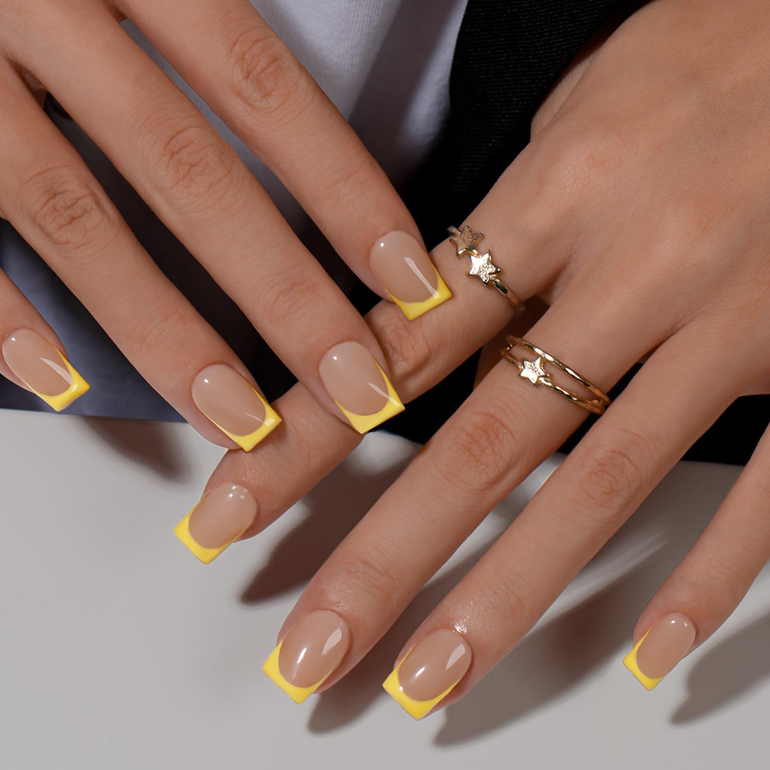 KQueenest close-up of glossy gel surface highlighting smooth shine